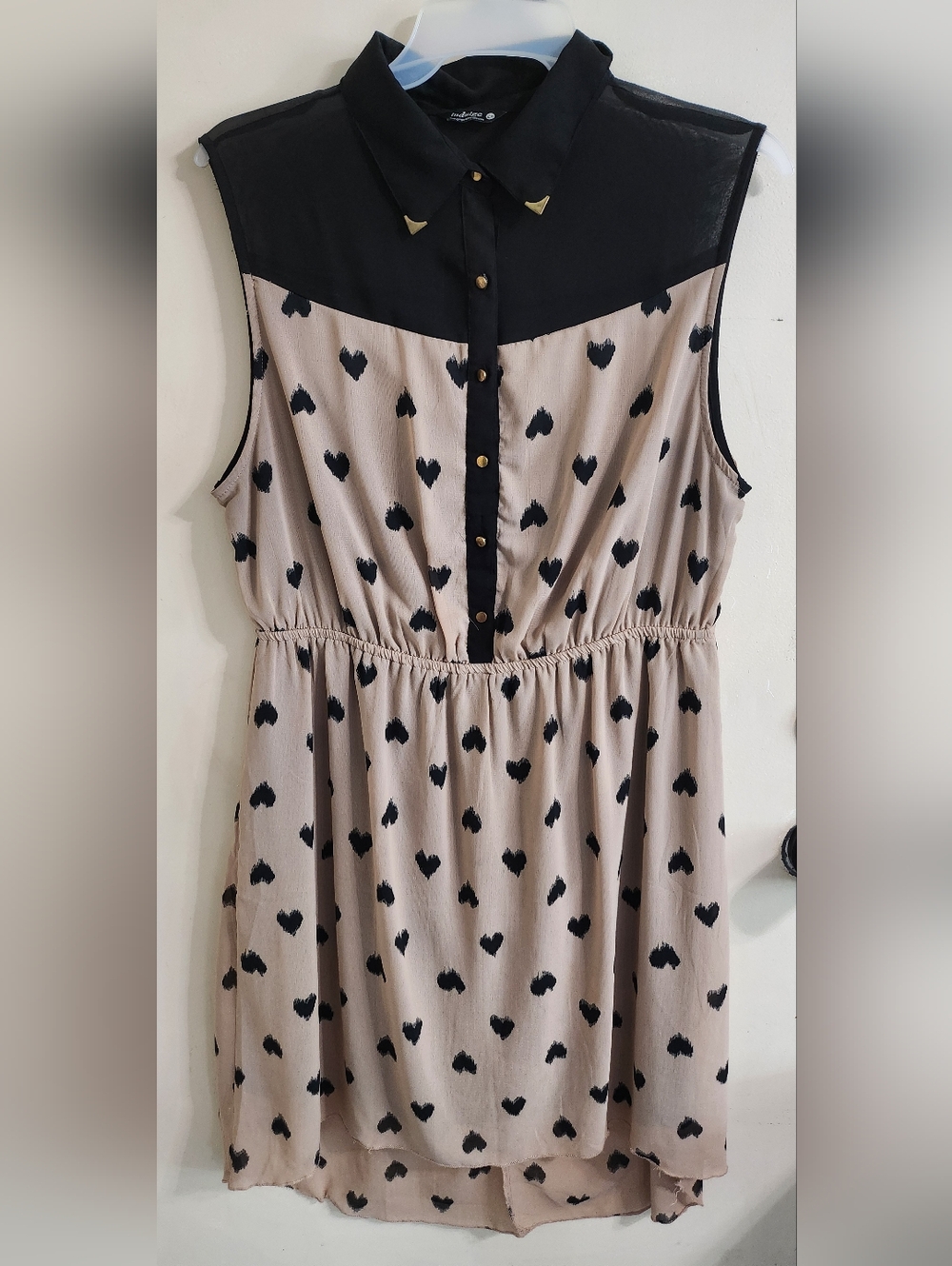 Sleeveless Beige Heart Print Dress with Black Contrast Size: 2X Preowned: Good